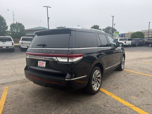 Used 2024 Lincoln Navigator Reserve AWD/4WD image 5