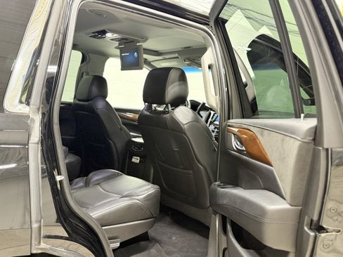 Used 2017 Cadillac Escalade Premium Luxury w/ LPO, Radiant Package image 36