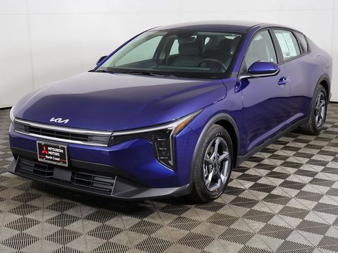 Used 2025 Kia K4 LXS image 6