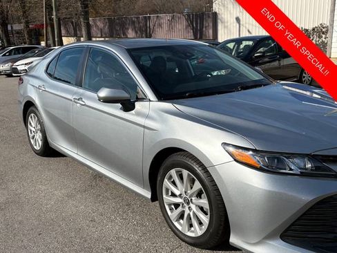 Used 2019 Toyota Camry LE image 2