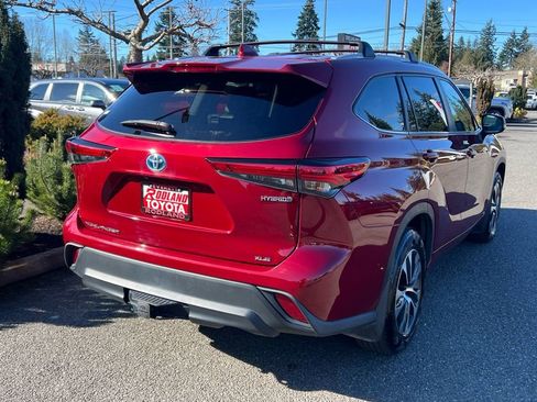 Used 2023 Toyota Highlander XLE image 7