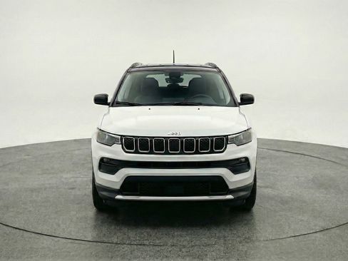 Used 2025 Jeep Compass Limited image 2