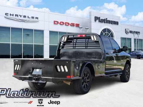 Used 2022 RAM 3500 Big Horn w/ Night Edition AWD/4WD image 5
