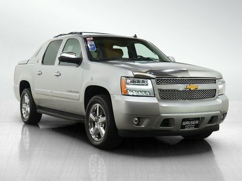 Used 2013 Chevrolet Avalanche LTZ image 7