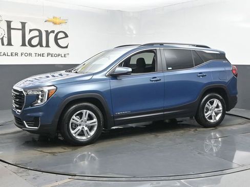 Used 2024 GMC Terrain SLE w/ Driver Convenience Package image 32