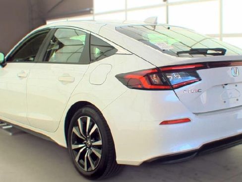 Used 2023 Honda Civic EX-L image 3