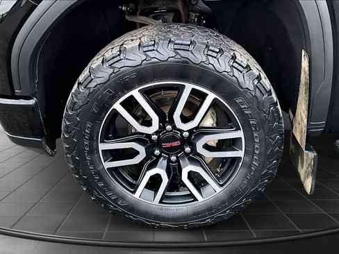 Used 2023 GMC Sierra 1500 AT4 w/ AT4 Preferred Package AWD/4WD image 8