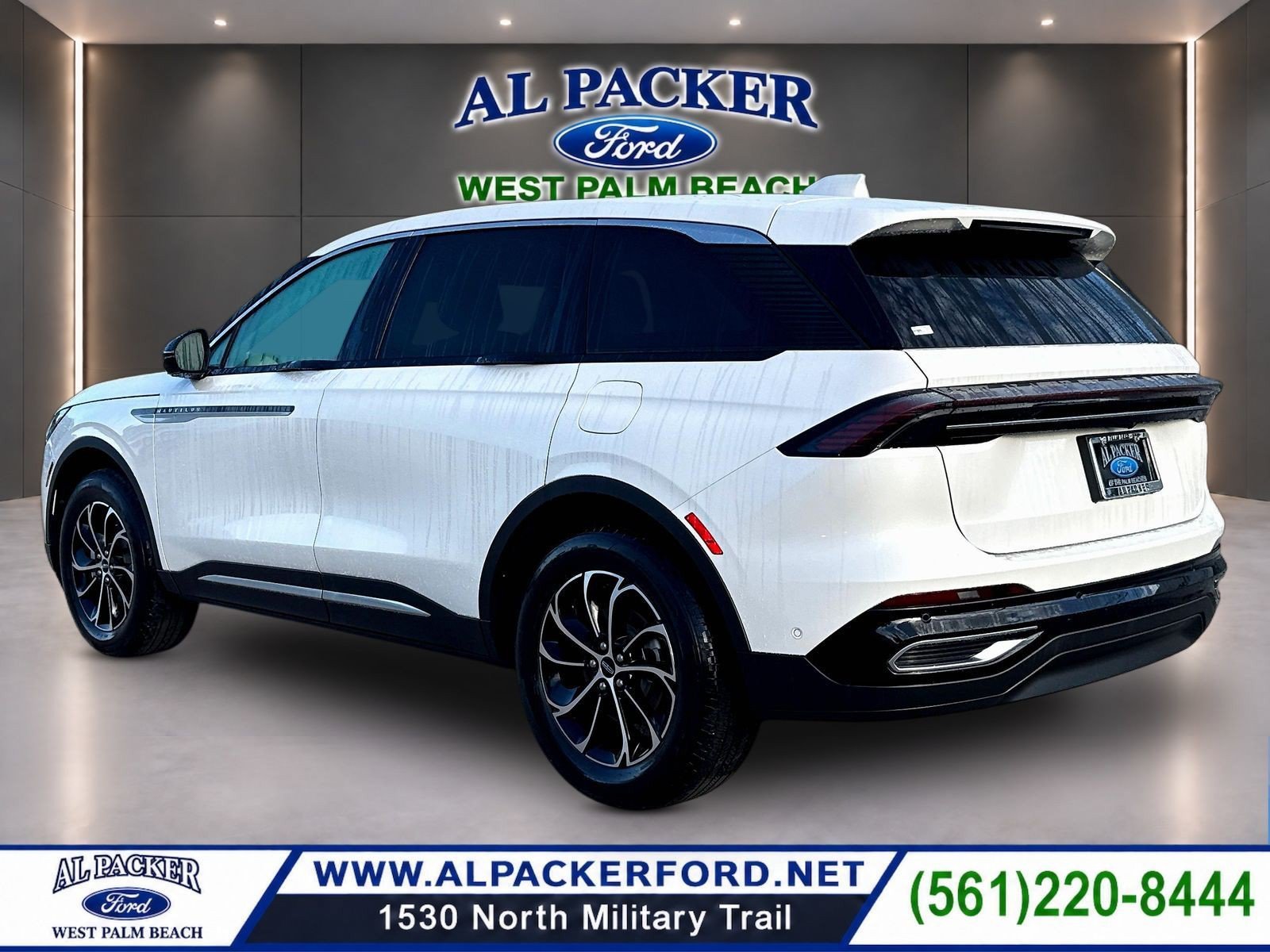 Used 2024 Lincoln Nautilus Premier AWD/4WD image 7