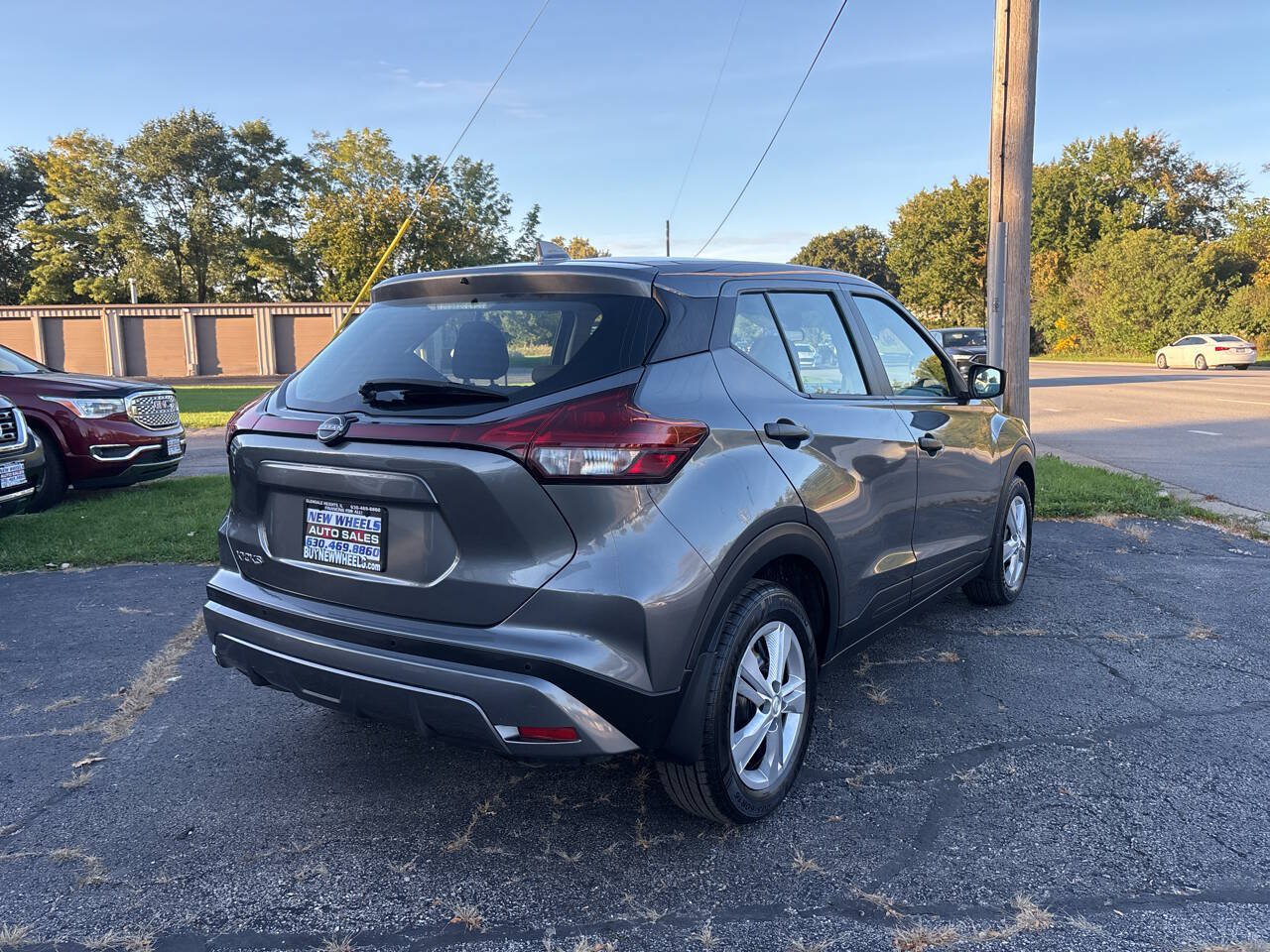 Used 2022 Nissan Kicks S FWD image 5