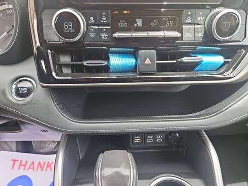 Used 2023 Toyota Highlander LE AWD/4WD image 18