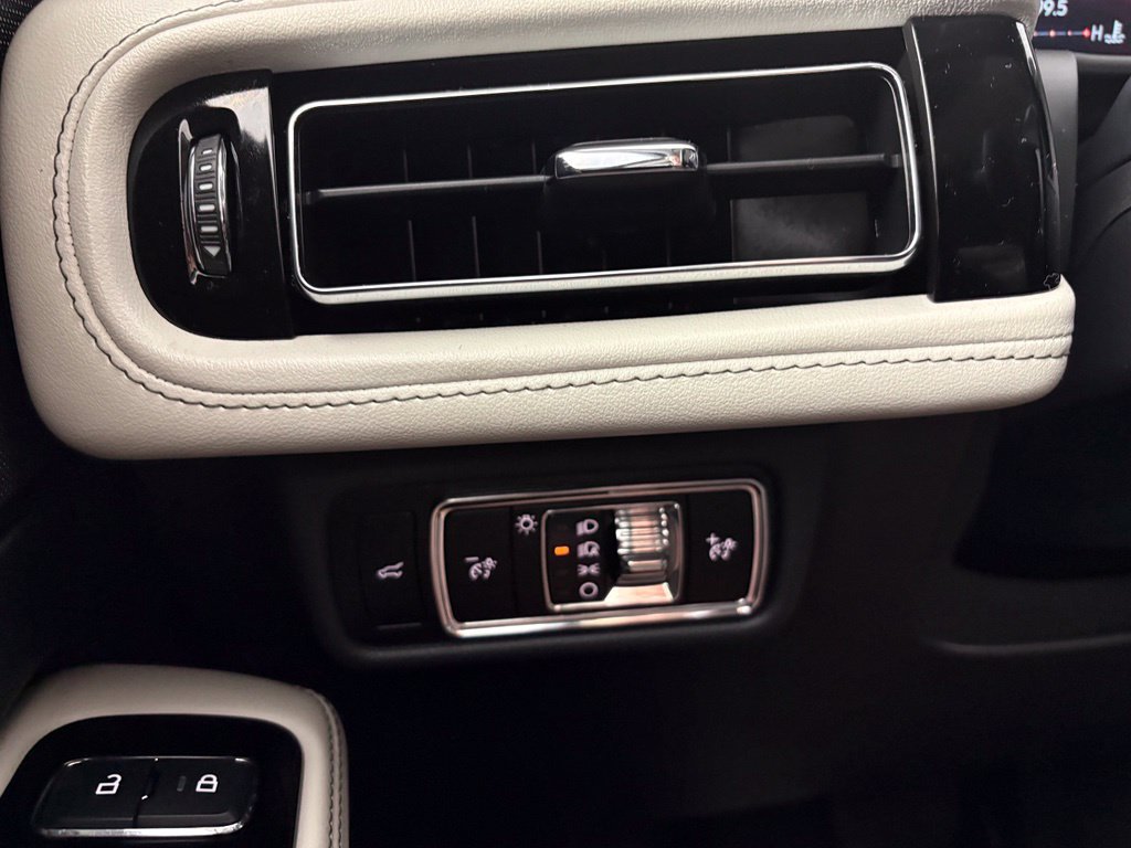 Used 2026 Lincoln Aviator AWD w/ Jet Appearance Package image 28