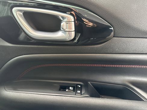 Used 2024 Jeep Compass Trailhawk image 18