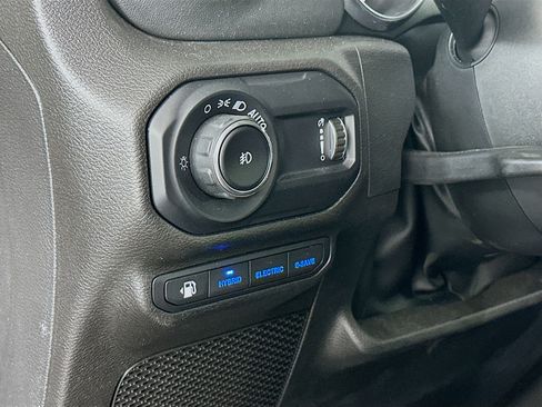 Used 2023 Jeep Wrangler Unlimited Sahara w/ Cold Weather Group AWD/4WD image 16