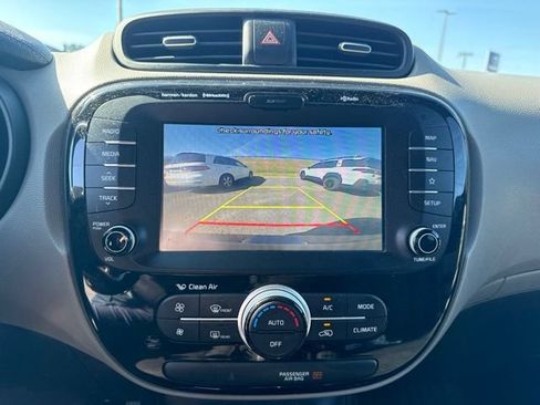 Used 2018 Kia Soul + w/ Audio Package FWD image 13