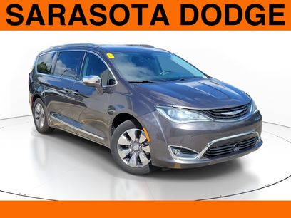 Used 2018 Chrysler Pacifica Limited w/ Advanced Safetytec Group