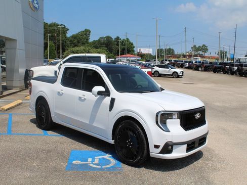 Used 2025 Ford Maverick Lobo AWD/4WD image 3