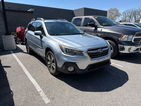 Used 2018 Subaru Outback 3.6R Limited AWD/4WD image 4