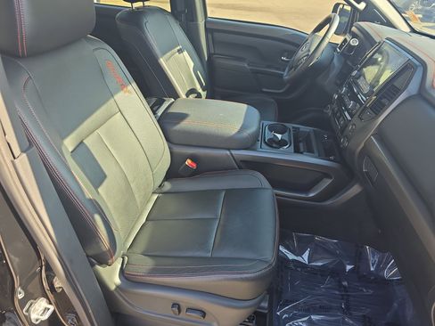 Used 2023 Nissan Titan PRO-4X w/ Pro-4x Convenience Package image 10