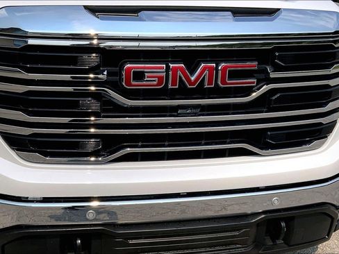 Used 2024 GMC Sierra 1500 SLT w/ SLT Premium Plus Package AWD/4WD image 30