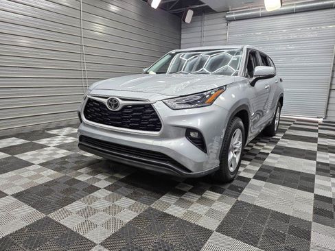 Used 2021 Toyota Highlander LE FWD image 44