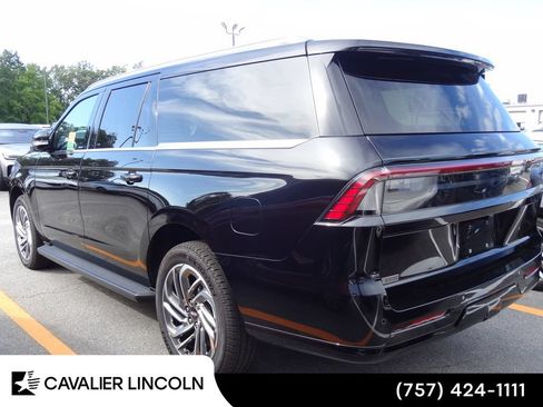 Used 2026 Lincoln Navigator L Premier AWD/4WD image 4