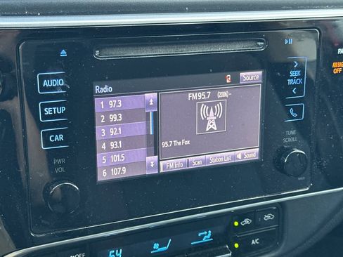 Used 2017 Toyota Corolla LE image 18