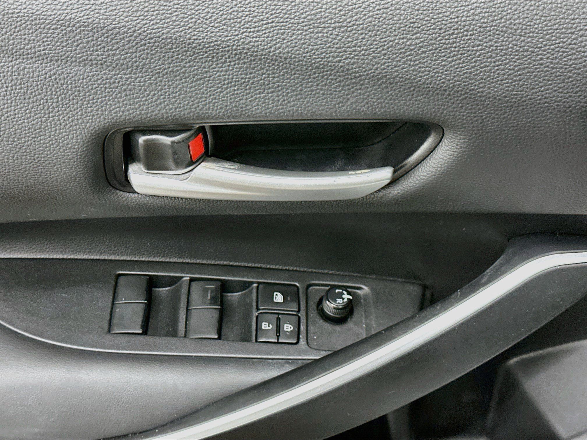 Used 2022 Toyota Corolla SE w/ SE Premium Package FWD image 15
