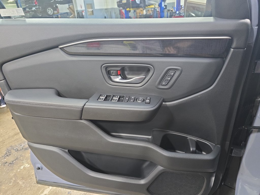 Used 2025 Honda Pilot Elite image 28