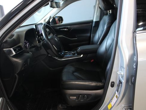 Used 2021 Toyota Highlander Limited AWD/4WD image 9