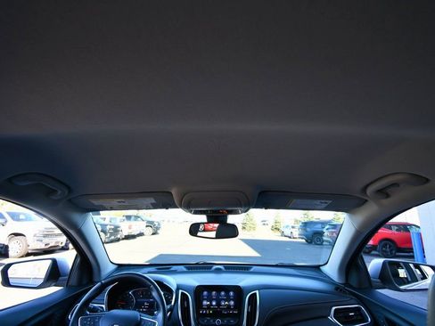 Used 2022 Chevrolet Equinox Premier FWD image 17