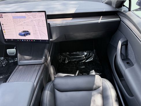 Used 2025 Tesla Model S AWD/4WD image 59