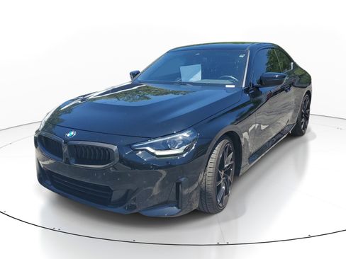 Used 2024 BMW 230i Coupe w/ Convenience Package RWD image 3