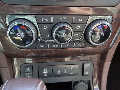 Used 2014 Buick Enclave Premium image 16