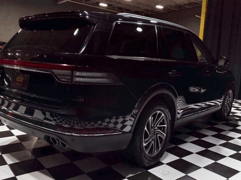Used 2021 Lincoln Aviator AWD image 11