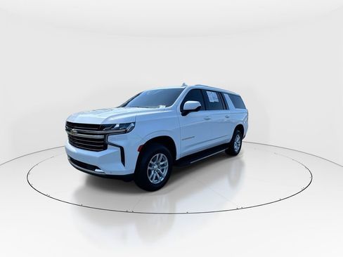 Used 2023 Chevrolet Suburban LT image 4