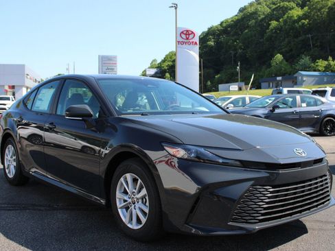 New 2026 Toyota Camry LE FWD image 4