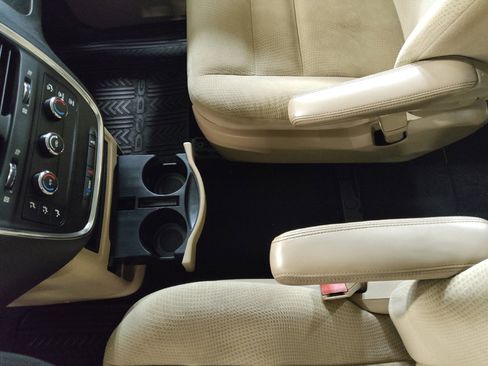 Used 2016 Dodge Grand Caravan American Value Package image 26