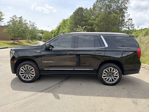 Used 2023 GMC Yukon Denali Ultimate AWD/4WD image 8