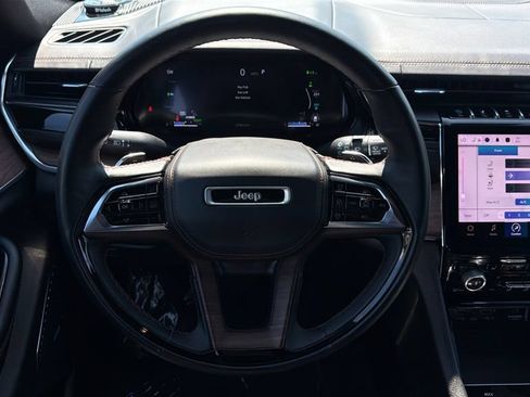 Used 2022 Jeep Grand Cherokee Summit w/ Advanced Protech Group IV AWD/4WD image 19