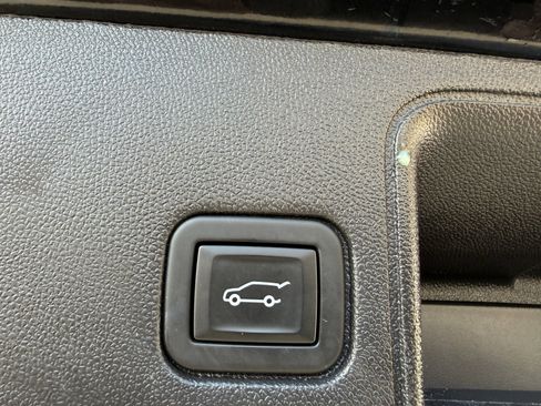 Used 2024 GMC Terrain SLT w/ Infotainment Package II AWD/4WD image 16