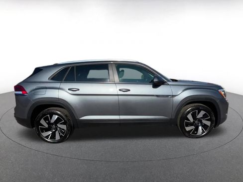 Used 2025 Volkswagen Atlas Cross Sport SE image 16