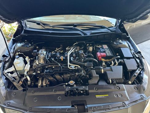 Used 2025 Nissan Altima 2.5 SV FWD image 33