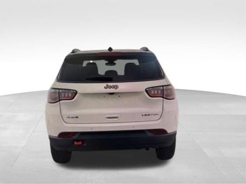 Used 2025 Jeep Compass Trailhawk AWD/4WD image 2