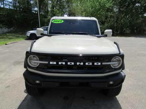 Used 2025 Ford Bronco Outer Banks w/ Sasquatch Package AWD/4WD image 7