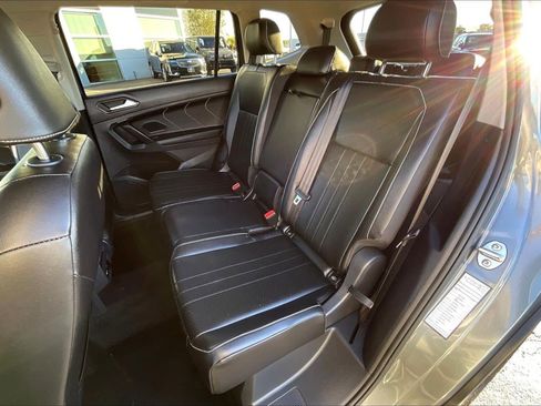 Used 2024 Volkswagen Tiguan SE image 23
