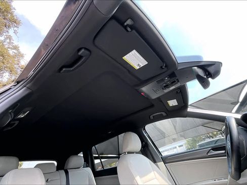 Certified 2022 Volkswagen Tiguan SE R-Line image 13