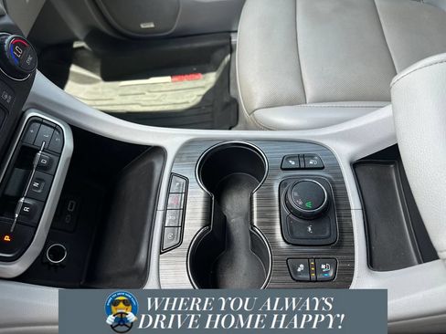 Used 2021 GMC Acadia SLT w/ Preferred Package FWD image 19