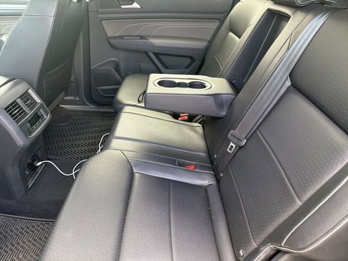 Used 2021 Volkswagen Atlas SE image 3