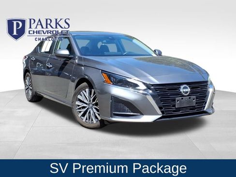 Used 2024 Nissan Altima 2.5 SV w/ SV Premium Package FWD image 1