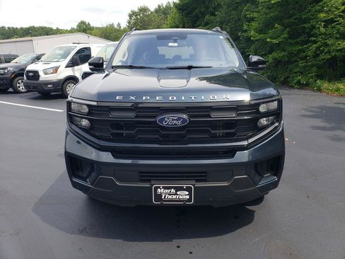 Used 2025 Ford Expedition Active AWD/4WD image 2